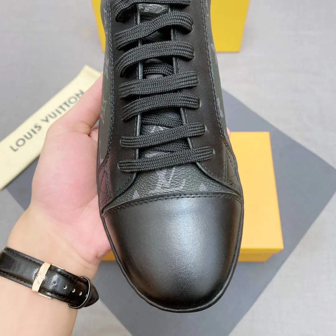 p360 LV men's shoes, casual shoes, sneakers, an international high-end brand, this model is the official classic model, 1:1 quality, made by famous manufacturers, made of Italian cowhide ➕PVC presbyoplasty material, perfect last shape, generous and fashionable design, attracting many consumers, top-grade cowhide inside, made of cowhide: what you want is high quality; dear friends, don't miss to forward the picture, the code number is 38_44 optional, No. 019